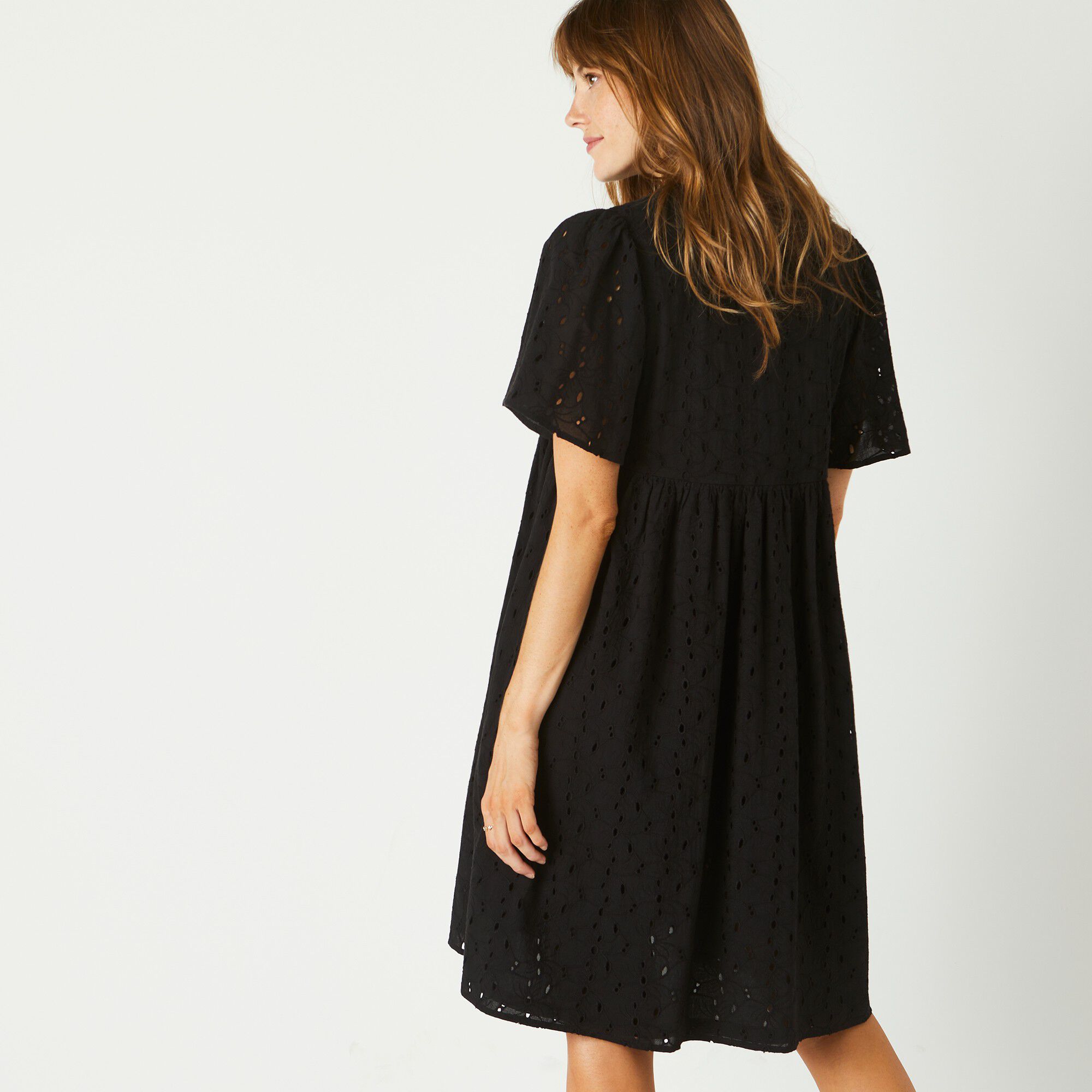 Robe shop broderie noire
