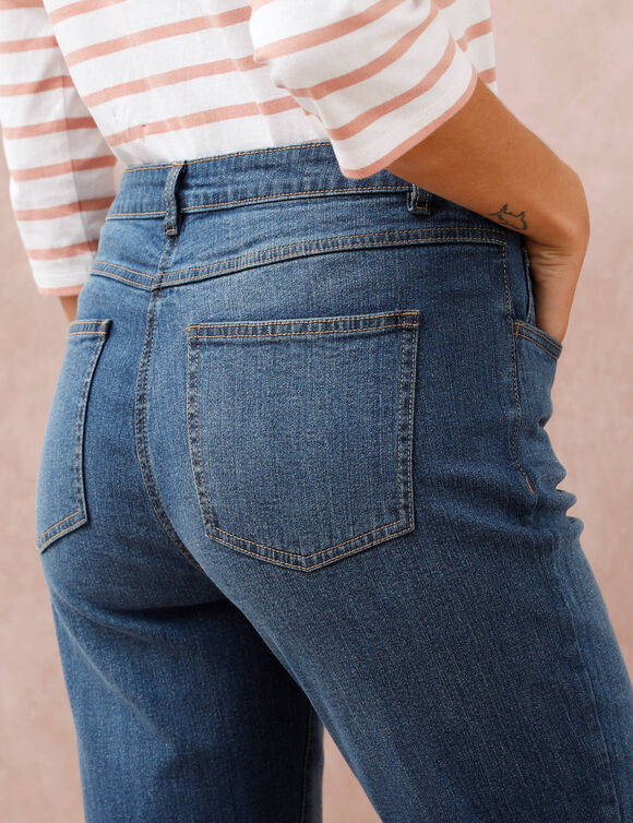 Jean droit 5 poches d&eacute;lav&eacute;  (stone used)