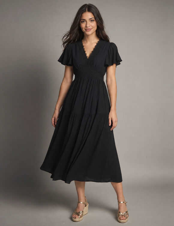 Robe longue en cr&eacute;pon et macram&eacute; (noir)