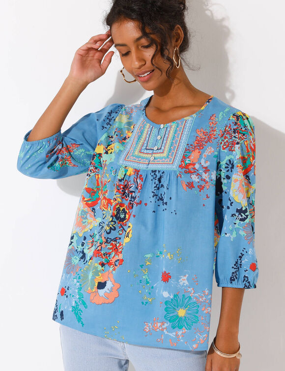 Blouse imprimée fleurs, détails brodés (bleu / corail)