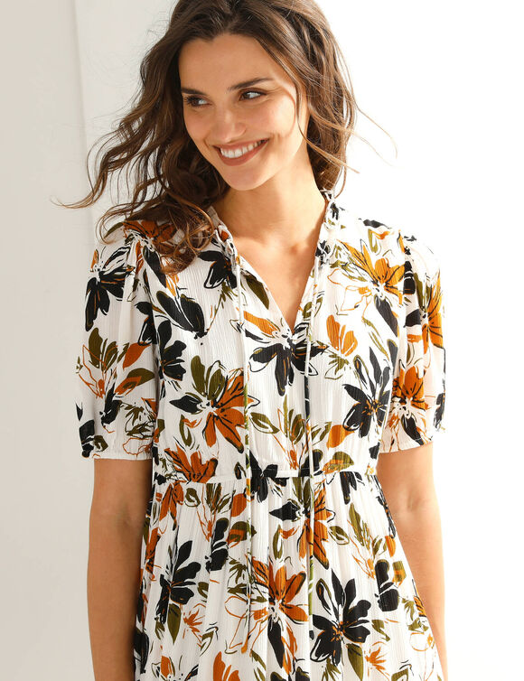 Robe longue volant&eacute;e, cr&eacute;pon imprim&eacute; (&eacute;cru / noir)