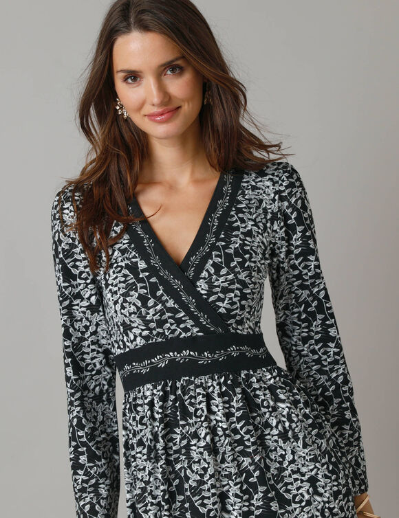 Robe longue effet cache-coeur, maille imprimée (noir / écru)