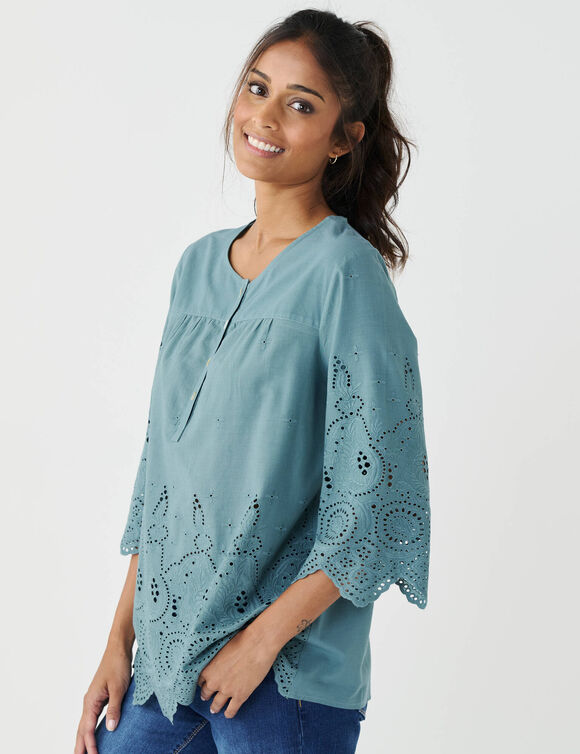 Blouse unie manches 3/4, broderie anglaise (vert gris&eacute;)
