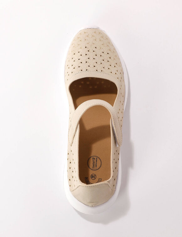 Soepele schoenen met riempjes en ajour (beige)