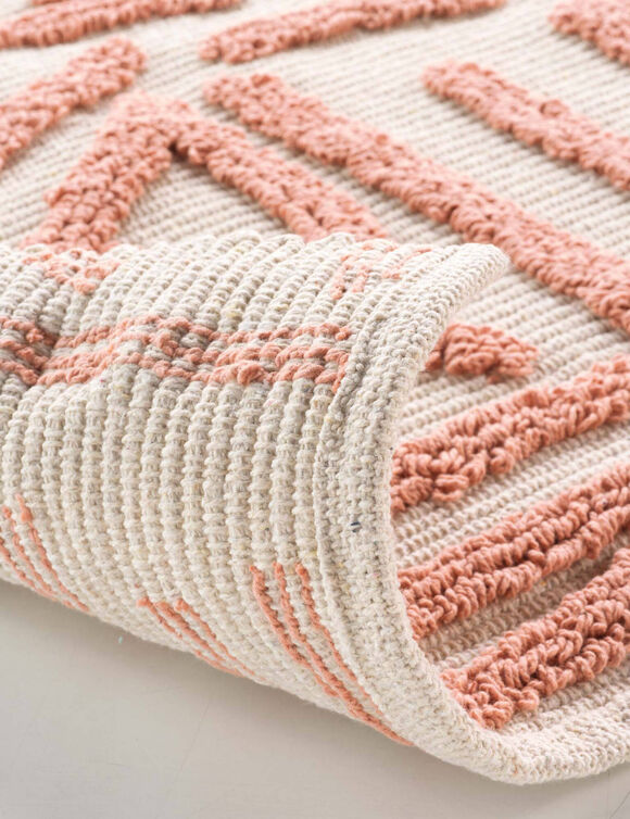 Tapis rectangulaire avec reliefs (écru / corail)