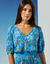 Bloes met knoopsluiting en bloemenprint, crepon (blauw)