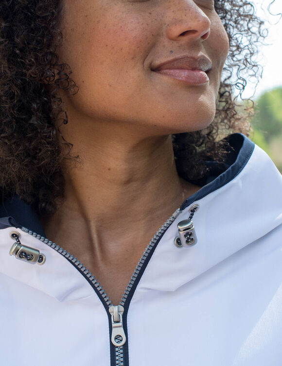 Veste imperm&eacute;able &agrave; capuche (blanc)