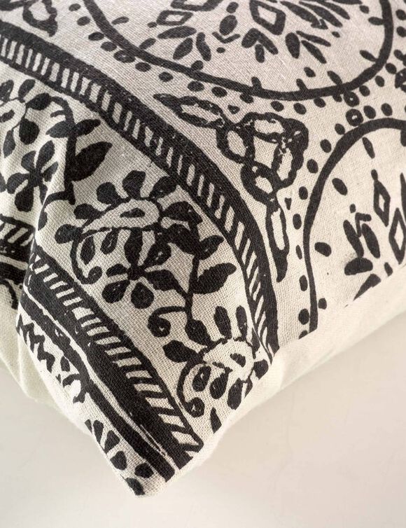 Coussin rectangulaire imprimé mandala (noir)