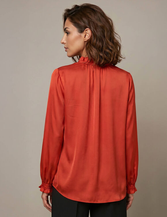 Blouse col rond volant&eacute;, manches longues smock&eacute;es, satin (rouge)