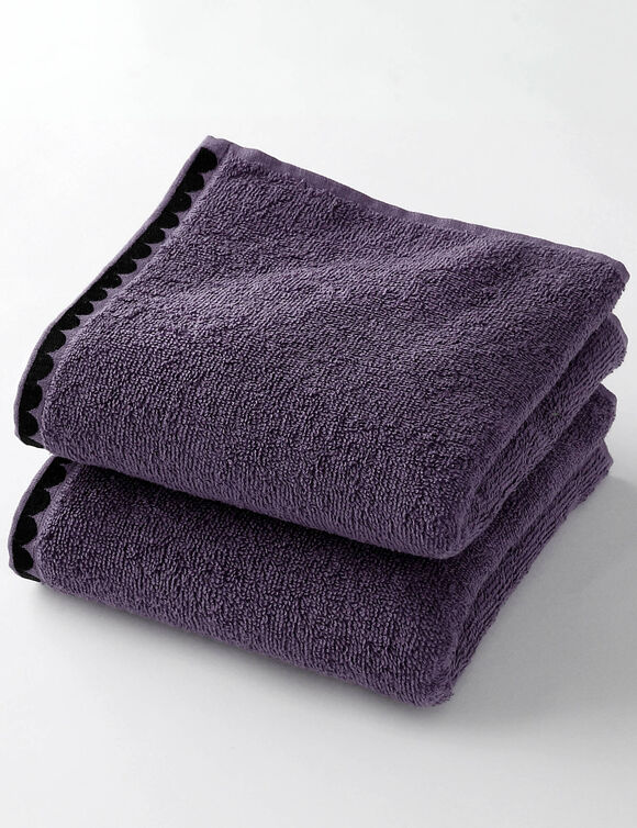 Badstof, afgewerkt met fantasieborduursel - 420g/m2  (aubergine)