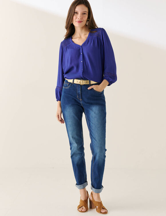 Chemisier col V boutonn&eacute;, cr&eacute;pon fluide macram&eacute; (bleu encre)