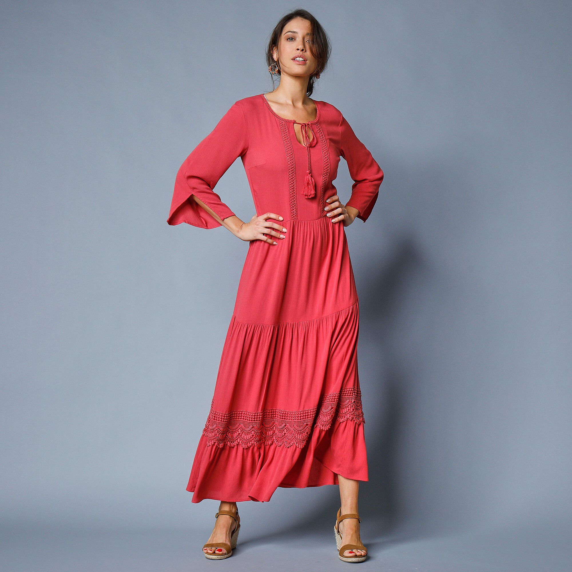 Robe rouge hot sale blanche porte