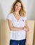 T-shirt col V boutonné brodé cerises (blanc)