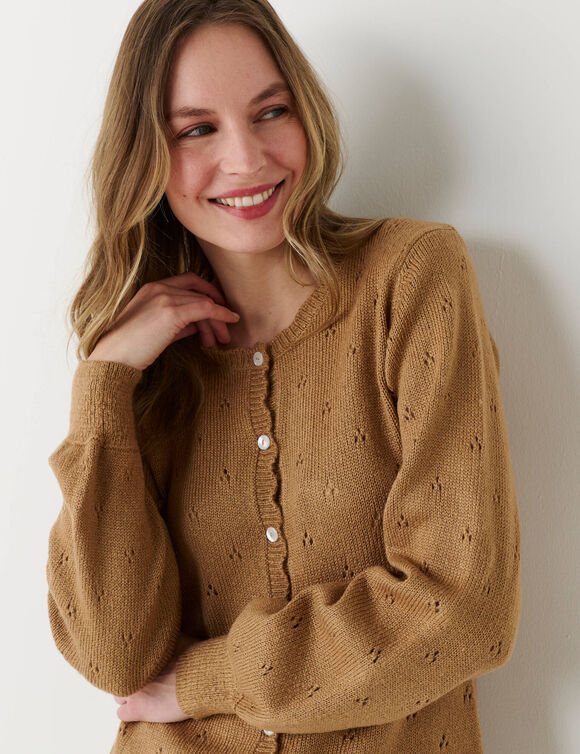 Gilet boutonn&eacute; finition &eacute;cailles, maille pointelle toucher doux (taupe)