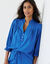 Blouse unie col tunisien, manches coudes smock&eacute;es (bleu)