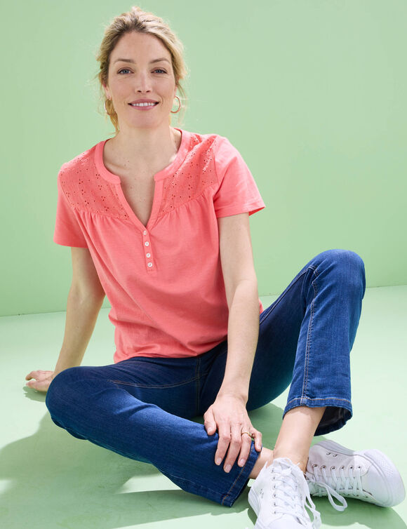 T-shirt col tunisien manches courtes, broderie anglaise (corail)