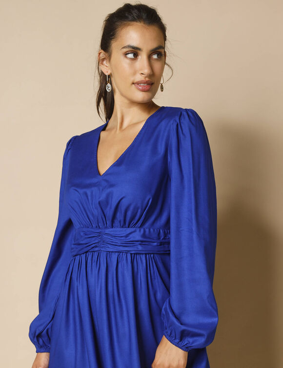 Robe longue unie, ceinture fantaisie (bleu)