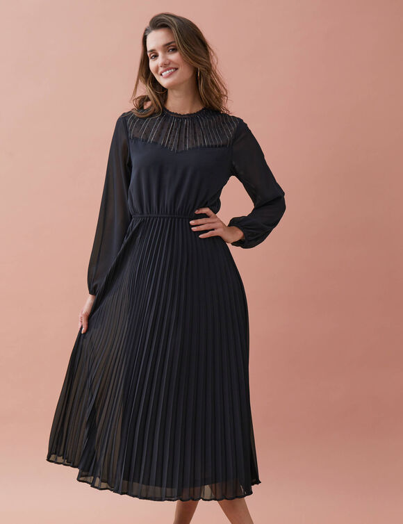 Robe longue pliss&eacute;e en voile et plumetis, manches longues (noir)