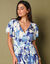 Bedrukte jurk in wikkelstijl, crepon (wit / blauw)