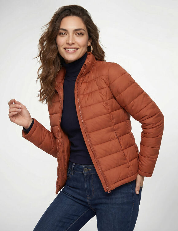 Doudoune zipp&eacute;e courte col montant unie, d&eacute;perlante (caramel)