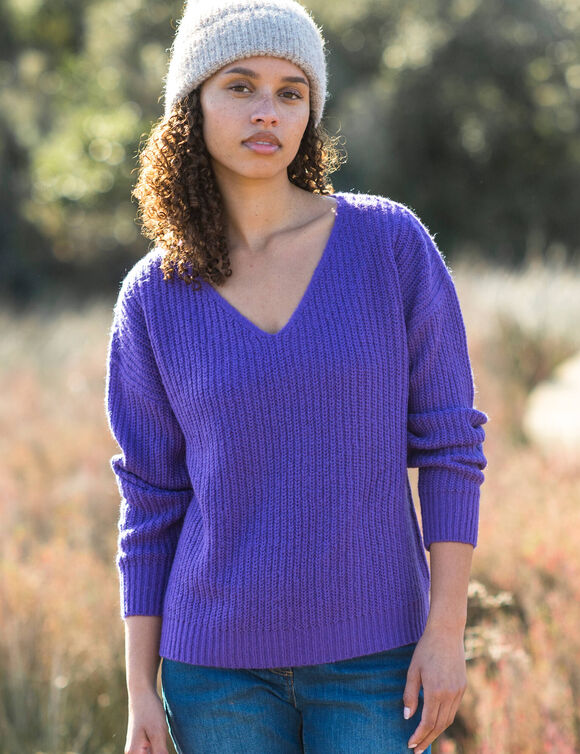 Pull loose col V, maille anglaise toucher doux (violet)