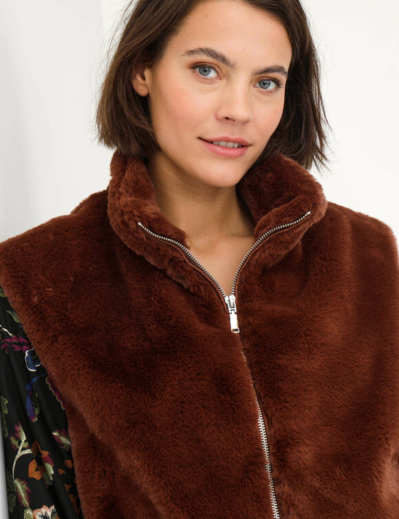 Veste sans manches zipp&eacute;e, mati&egrave;re duveteuse (marron)
