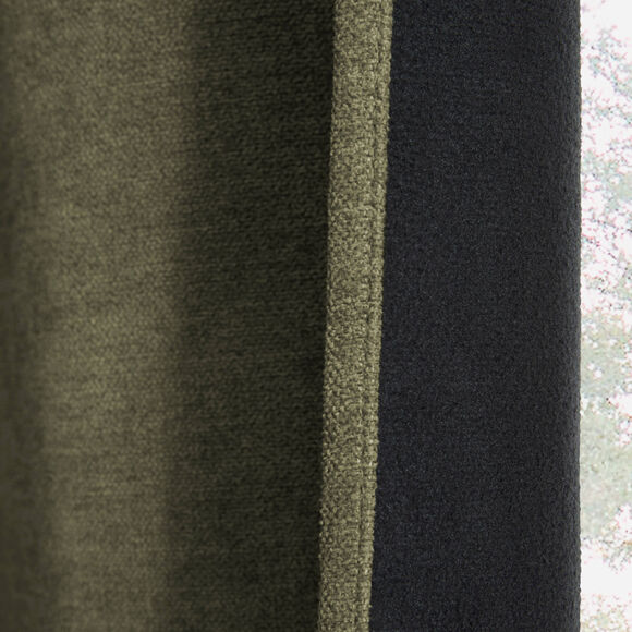 Verduisterend en isolerend gordijn, afgewerkt met oogringetjes (kaki)