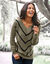 Pull col V rayé, maille anglaise toucher doux (kaki / noir)