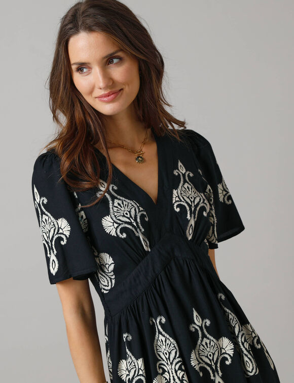 Robe longue bohème, imprimé effet broderie (noir / beige)