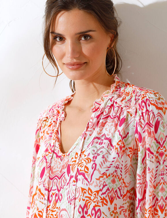 Blouse smock&eacute;e col volant&eacute;, voile imprim&eacute;e (&eacute;cru / rose)