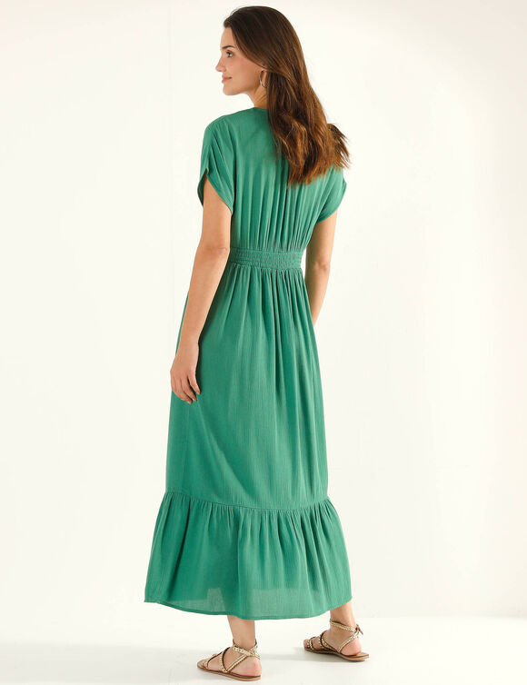 Robe longue volant&eacute;e en cr&eacute;pon, d&eacute;tails macram&eacute; (groen)