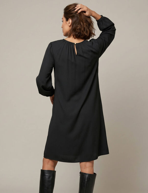 Robe courte col rond bijou, manches longues, cr&ecirc;pe (noir)