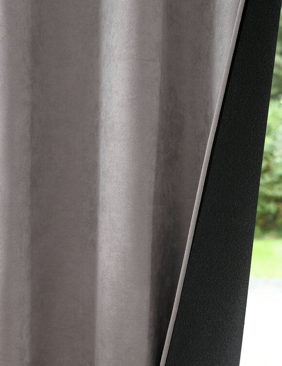 Verduisterend en isolerend gordijn, afgewerkt met oogringetjes (parelgrijs)