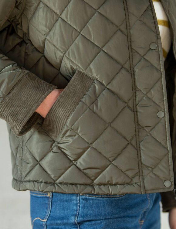 Veste courte matelass&eacute;e, d&eacute;tails velours (kaki)