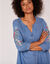 Tuniek met knoopsluiting, plooitjes en borduursel, lichte jeans (bleached)