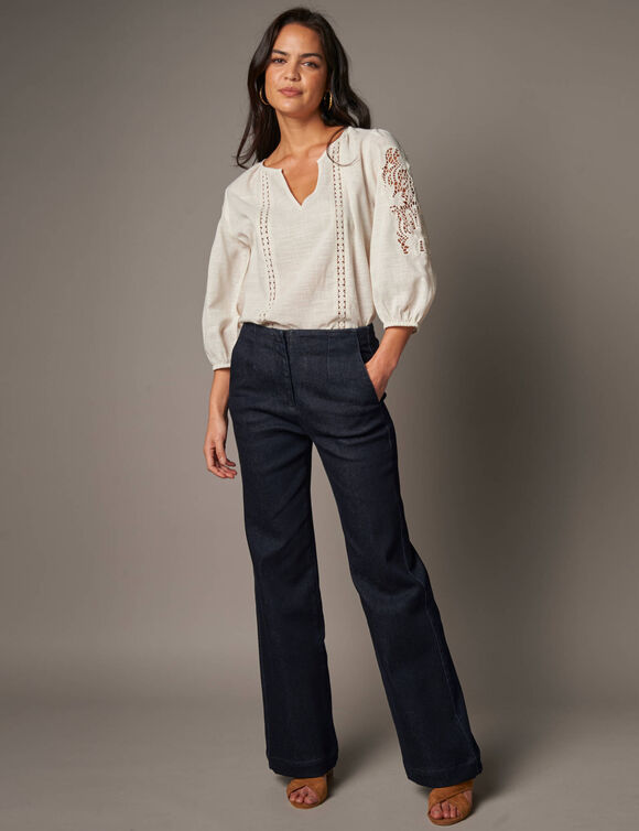 Blouse unie macram&eacute;, manches brod&eacute;es (beige)