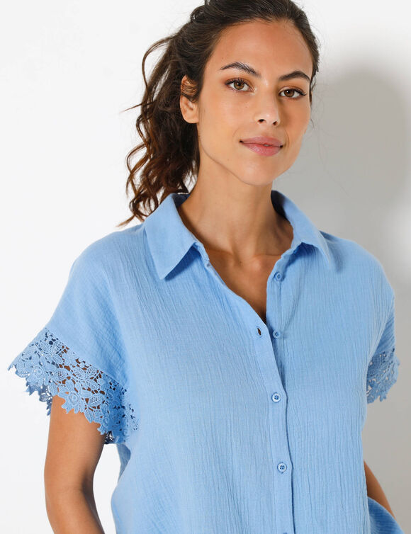 Bloes in crepon, met frontje, lange mouwen en borduursel (lichtblauw)