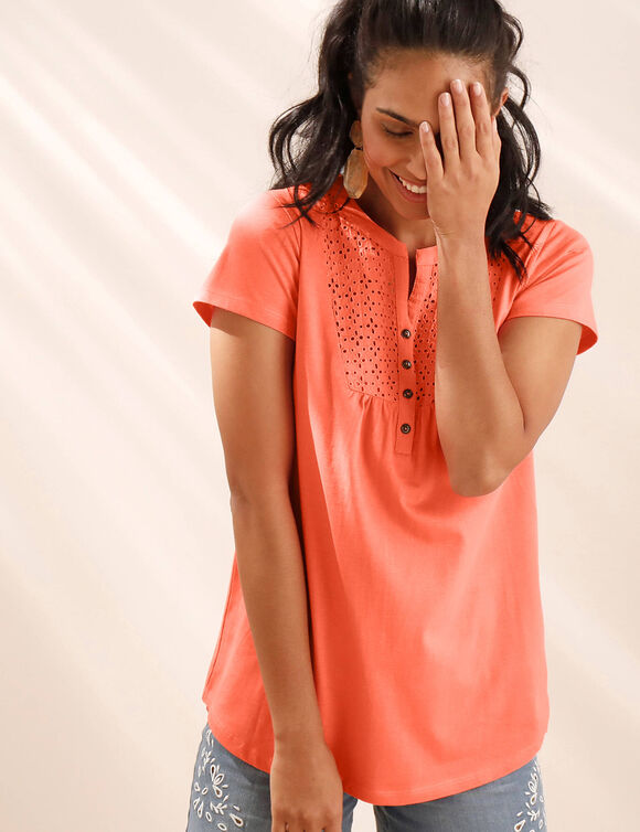 T-shirt col tunisien manches courtes, broderie anglaise (pêche)