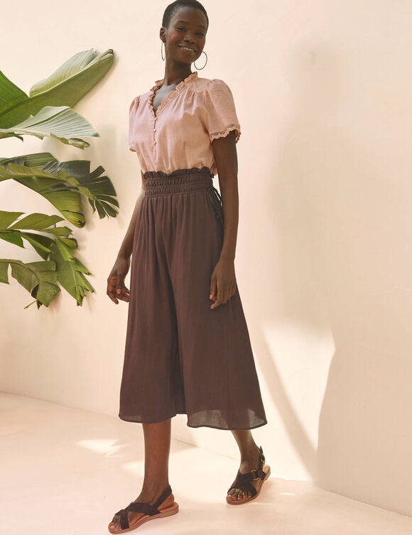 Blouse col V volant&eacute;, manches courtes (rose poudr&eacute;)