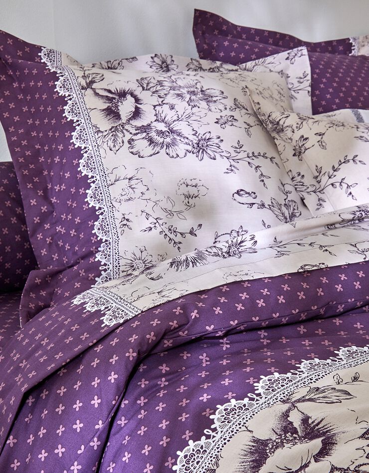 Bedlinnen Gabrielle in flanel met bloemenprint en kant (pruim)