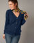 Vest in lamswol met V-hals en knoopsluiting (marine)