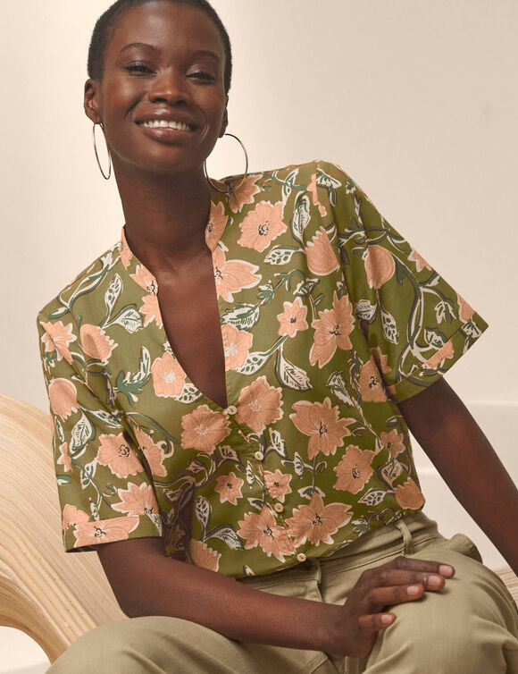 Chemisier imprim&eacute; floral col tunisien, manches courtes (vert / p&ecirc;che)