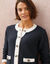 Cardigan bicolore boutonn&eacute; &agrave; poches (marine / &eacute;cru)