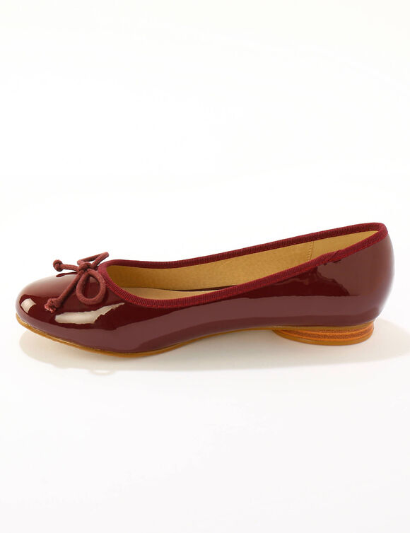 Platte ballerina's van lak met strik (bordeaux)