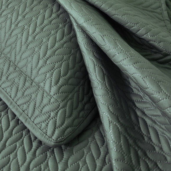Gematelasseerde microvezel bedsprei met geometrisch motief (saliegroen)