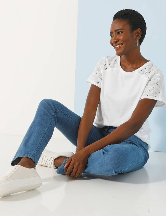 T-shirt col rond manches courtes, d&eacute;tail broderie anglaise (blanc)