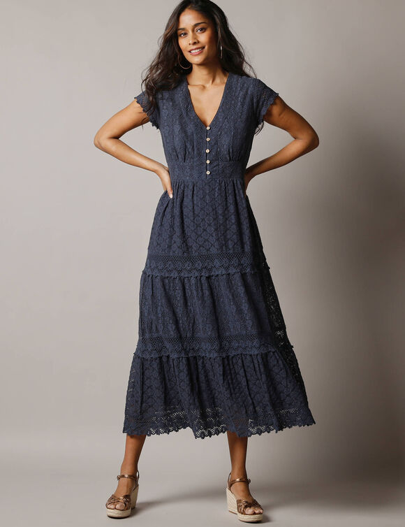 Robe longue dentelle macram&eacute; (bleu nuit)