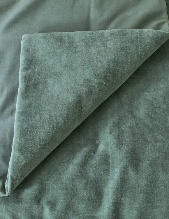 Couvre-lit capitonn&eacute; r&eacute;versible bi-mati&egrave;re - velours 100g/m&sup2; et coton lav&eacute; 57 fils/cm&sup2; (vert sauge)