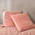 Couvre-lit capitonn&eacute; r&eacute;versible bi-mati&egrave;re - velours 100g/m&sup2; et coton lav&eacute; 57 fils/cm&sup2; (rose blush)