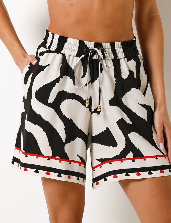 Wijde, soepele short in bedrukte viscose (zwart / ecru)